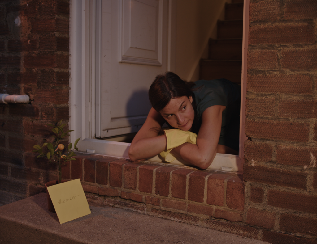 Misfits Screenshot Yulia leaves a letter for Romeo